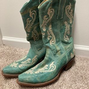 Corral turquoise embroidered boots